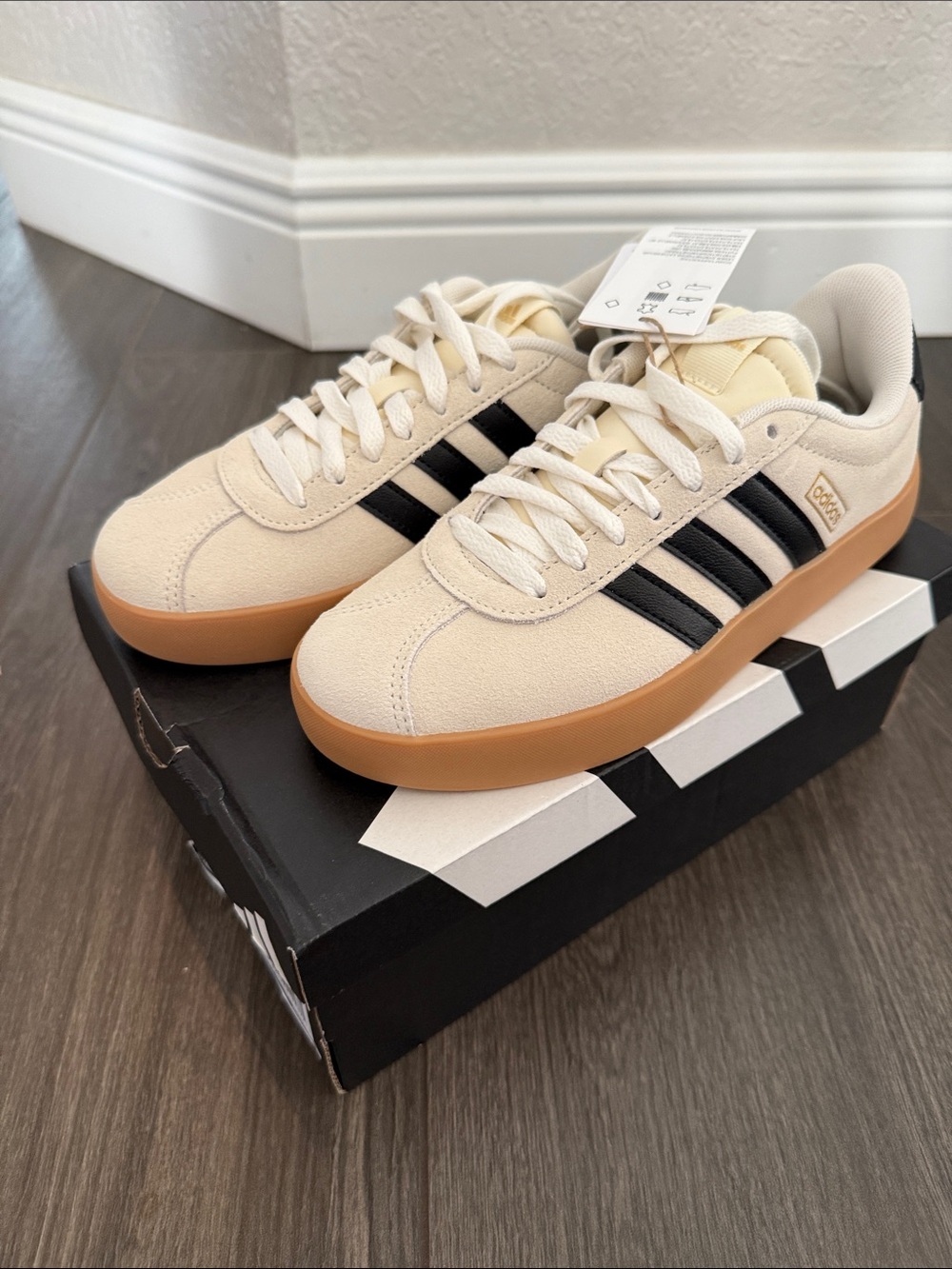 SZ 6 NWT w BOX adidas VL Court 3.0 Cream Suede w/ Black Stripe
